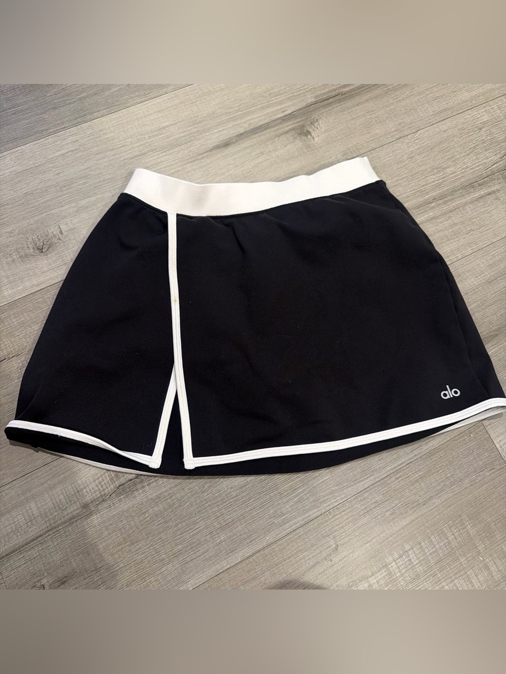 ALO Yoga Black Skort with White Trim